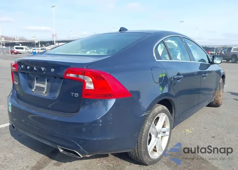 2015 Volvo S60 T5 Premier из США, поврежденный, VIN YV126MFK1F2336609
